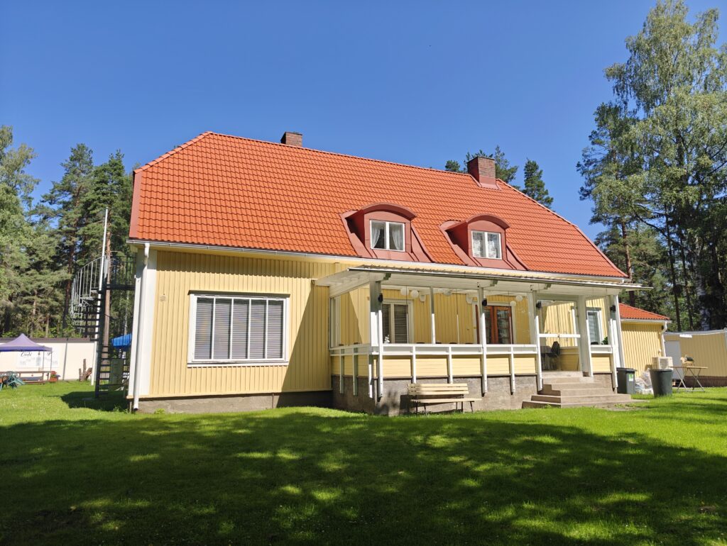 Valmis tiilikattoremontti Nurmijärvellä