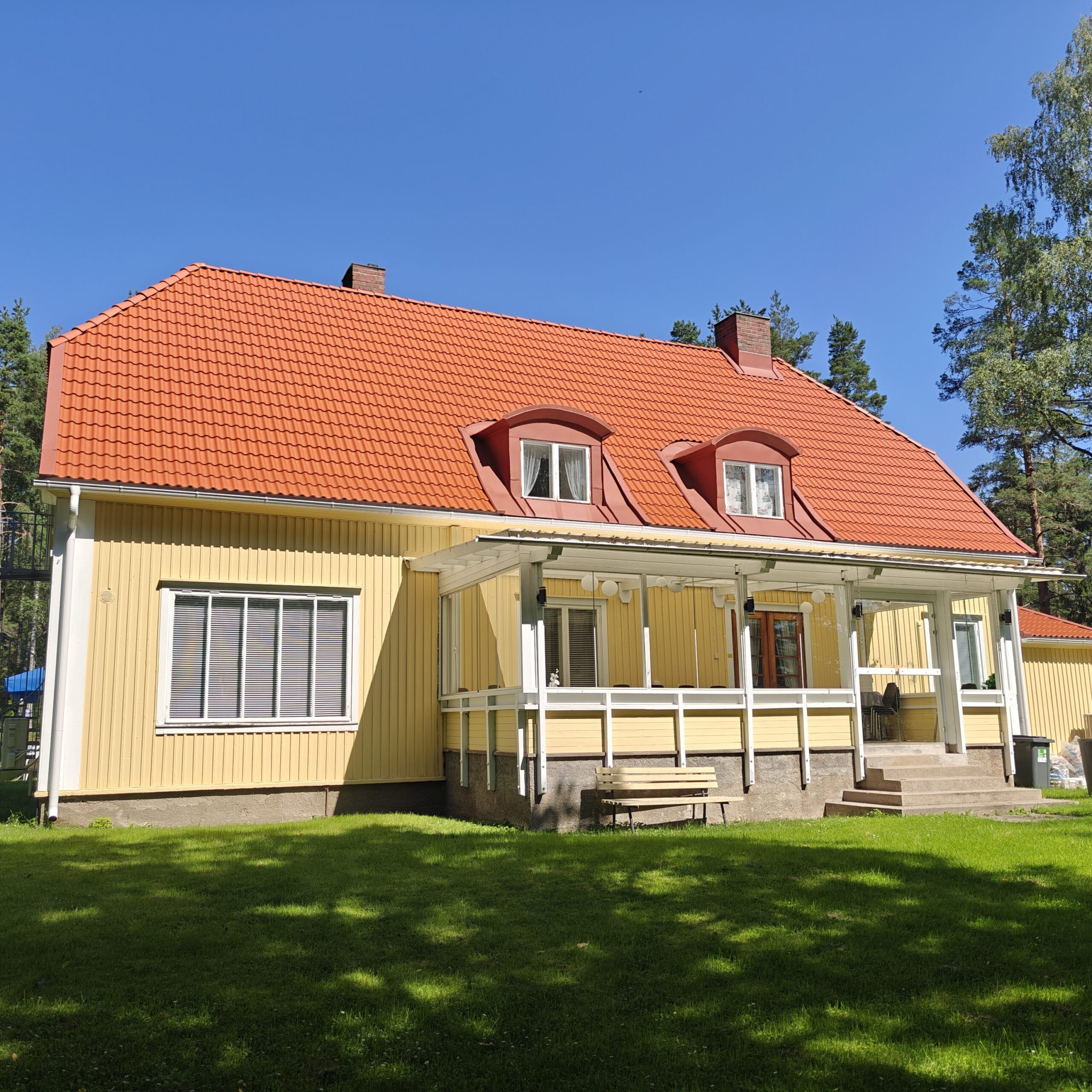 Valmis tiilikattoremontti Nurmijärvellä