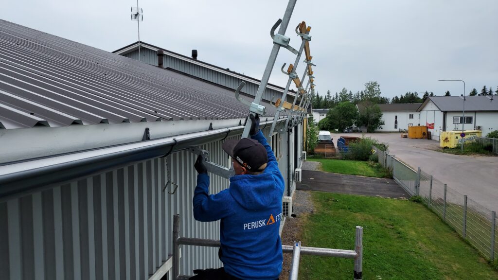 NÄIN-TEET-KATTOREMONTIN